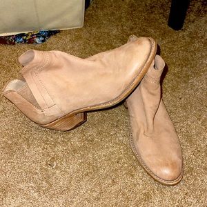 DOLCE VITA size 10 tan leather booties